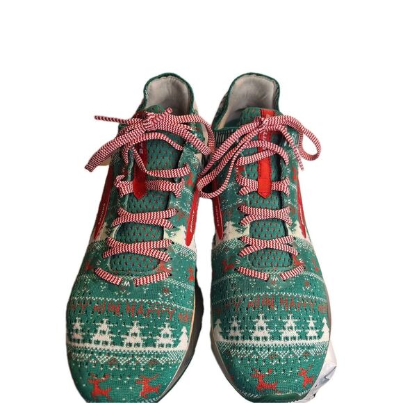 Brooks Levitate 2 Merry Christmas Men\'s Sneakers Shoes.  Size 12. RARE main image 3